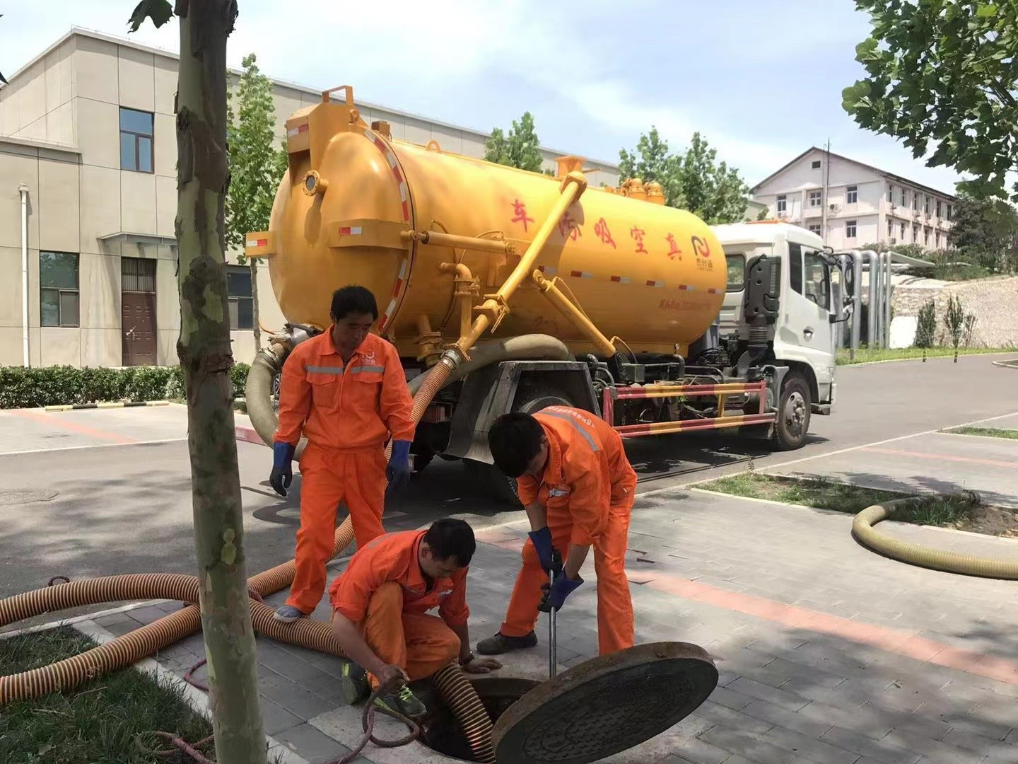 吴桥化粪池清理与5-8吨吸粪车施工效率分析